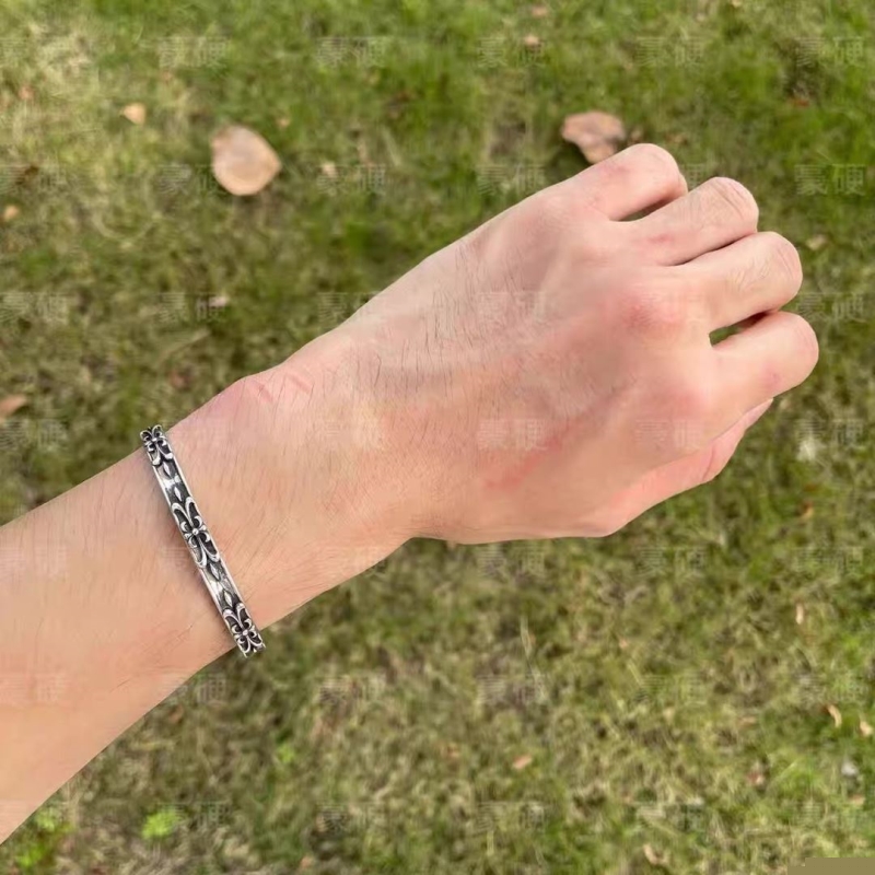 Ch**me He**ts bracelets